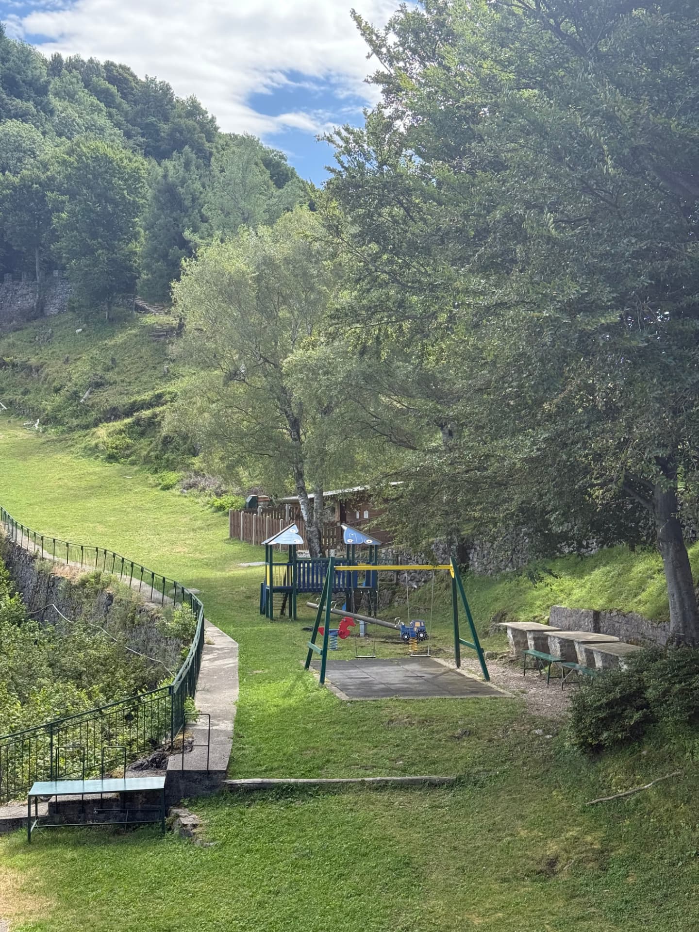 Area giochi per bambini in cima al Sasso del Ferro